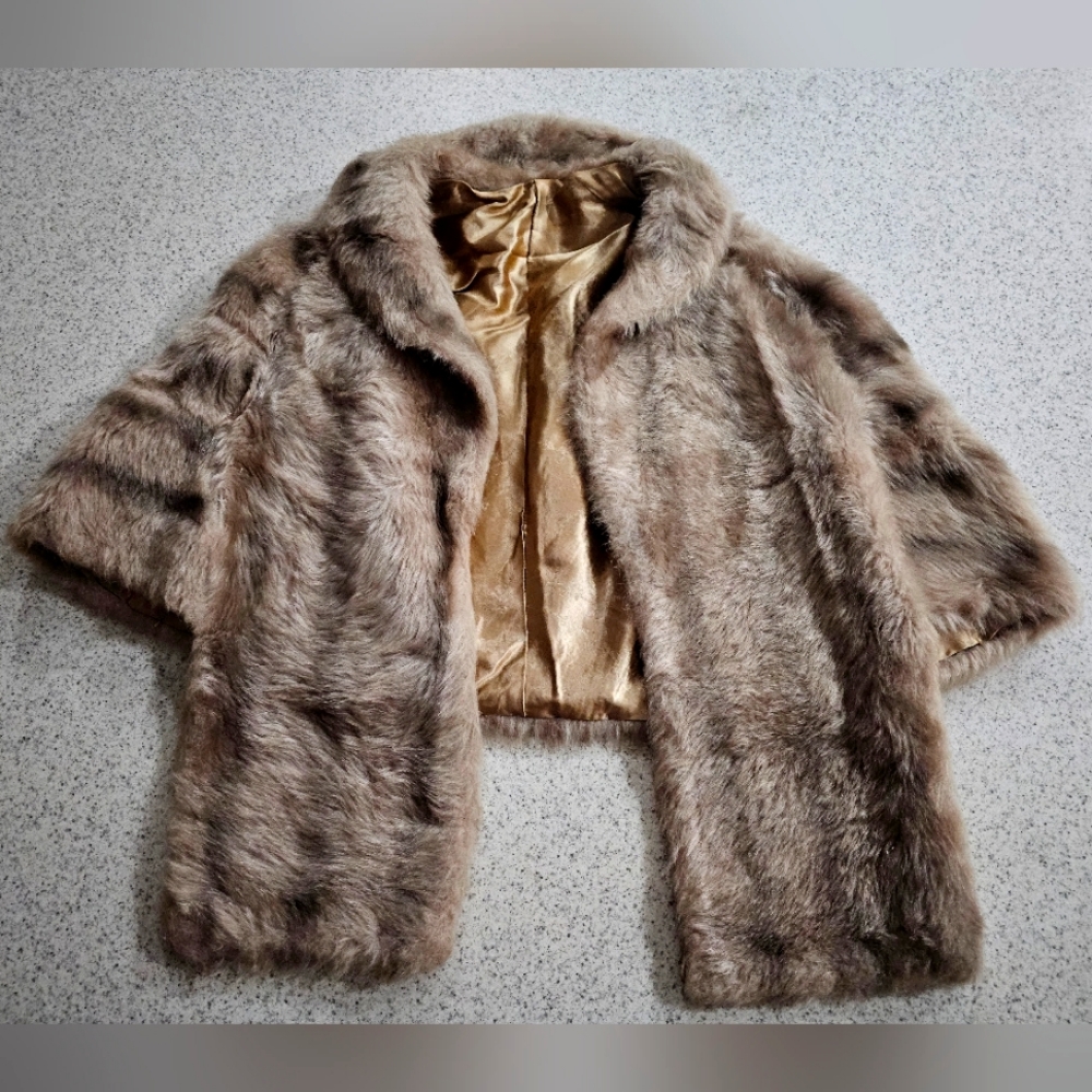 1950s-60s VINTAGE Regina Glenara Real Fur Shawl - Great Condition - Brown